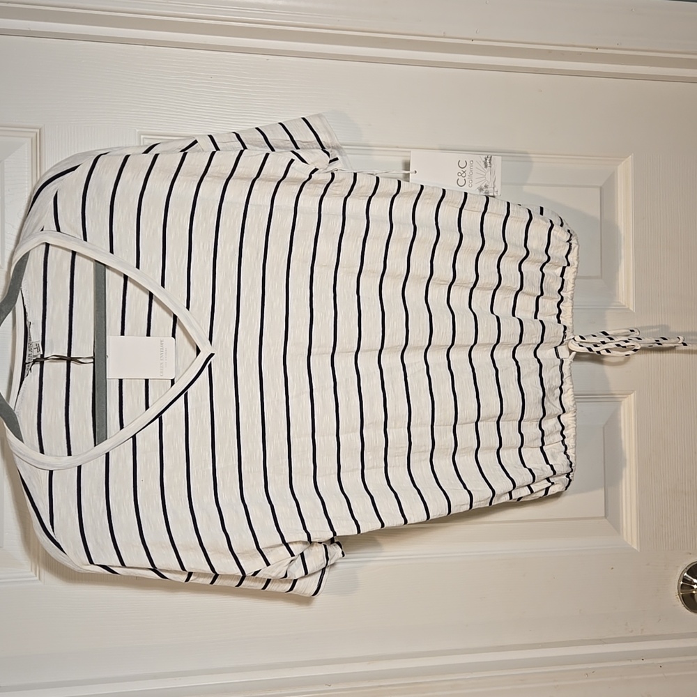 (New) C&C California Green Envelope Striped Linen V-Neck Tee Size L